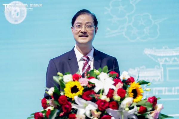 五粮液股份公司副董事长、总经理蒋文格